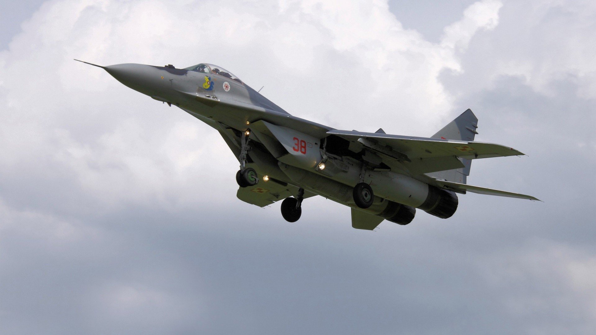 《电子竞技广告新玩法:创新营销引爆粉丝热情》,电子竞技宣传海报